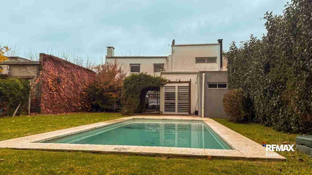 CASA EN VENTA 3 DORMITORIOS, PILETA EN GONNET