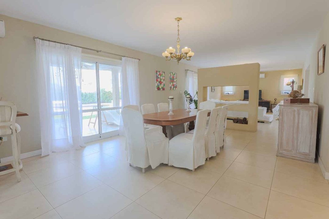 CASA HARAS SANTA MARÍA  IMPECABLE EN CU DE SAC