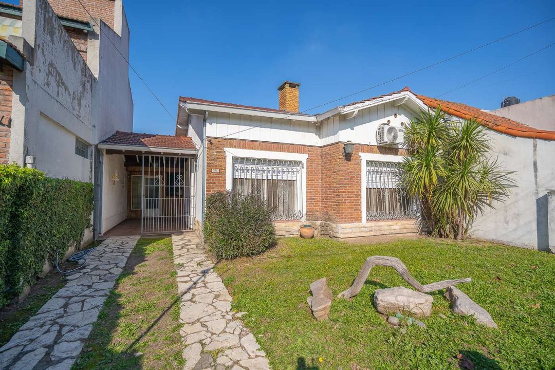 Venta Casa 3 Amb, Hurlingham. c/Patio. Exc.ubicaci