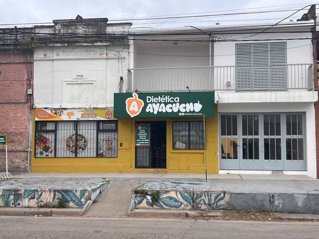 Casa con local comercial  Av. Churruarín, Paraná