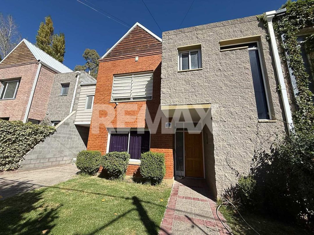 VENTA CASA 3 DORM C/PILETA NQN APTA CREDITO