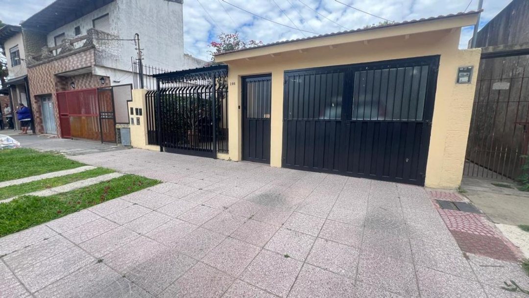 VENTA CASA 3 AMB - LOMAS DE ZAMORA
