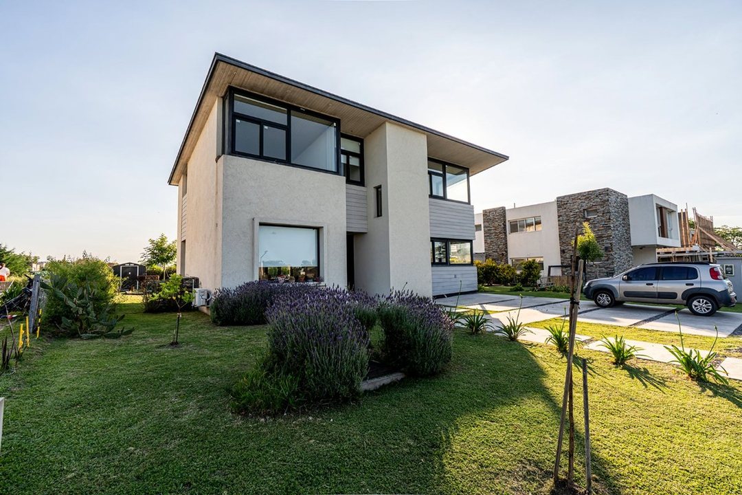 VENTA HERMOSA CASA CON PILETA GREENVILLE HUDSON