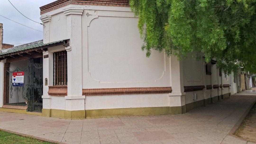 CASA 2 DORMITORIOS -  CALLE GARAY -  LA BANDA