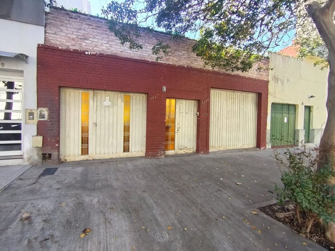 CASA A REFACCIONAR EN LOTE  8,66 x 47,45 USAM