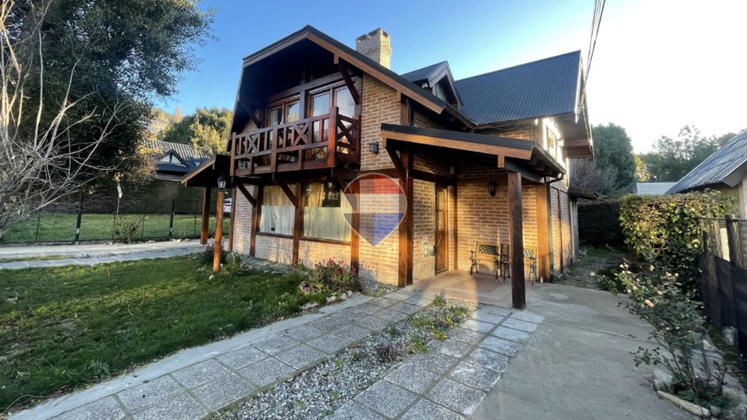 Casa en venta + 2 departamentos