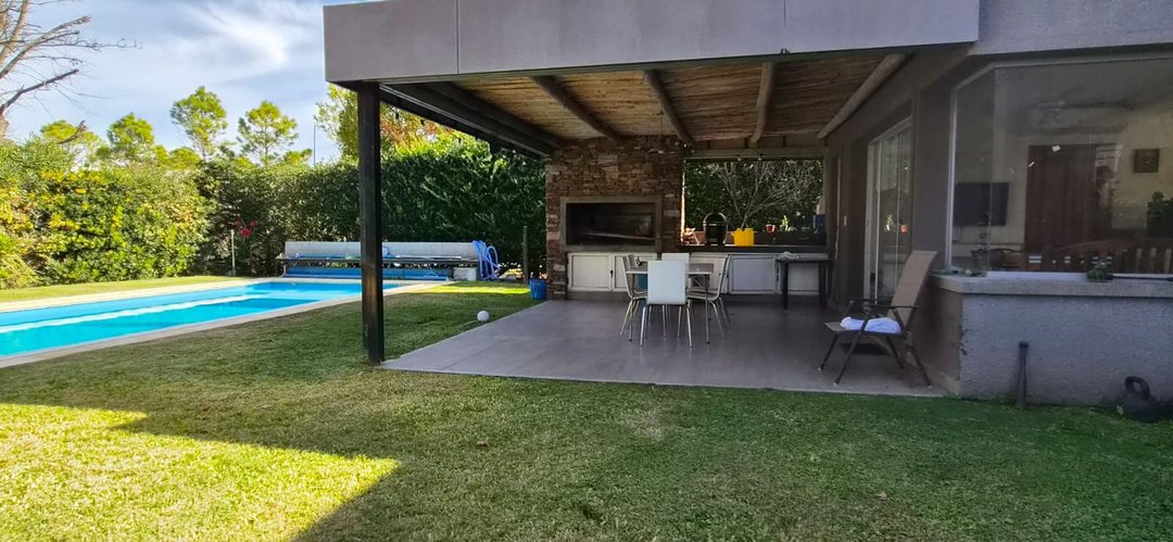 Venta Casa 3 dormitorios Pileta Miraflores