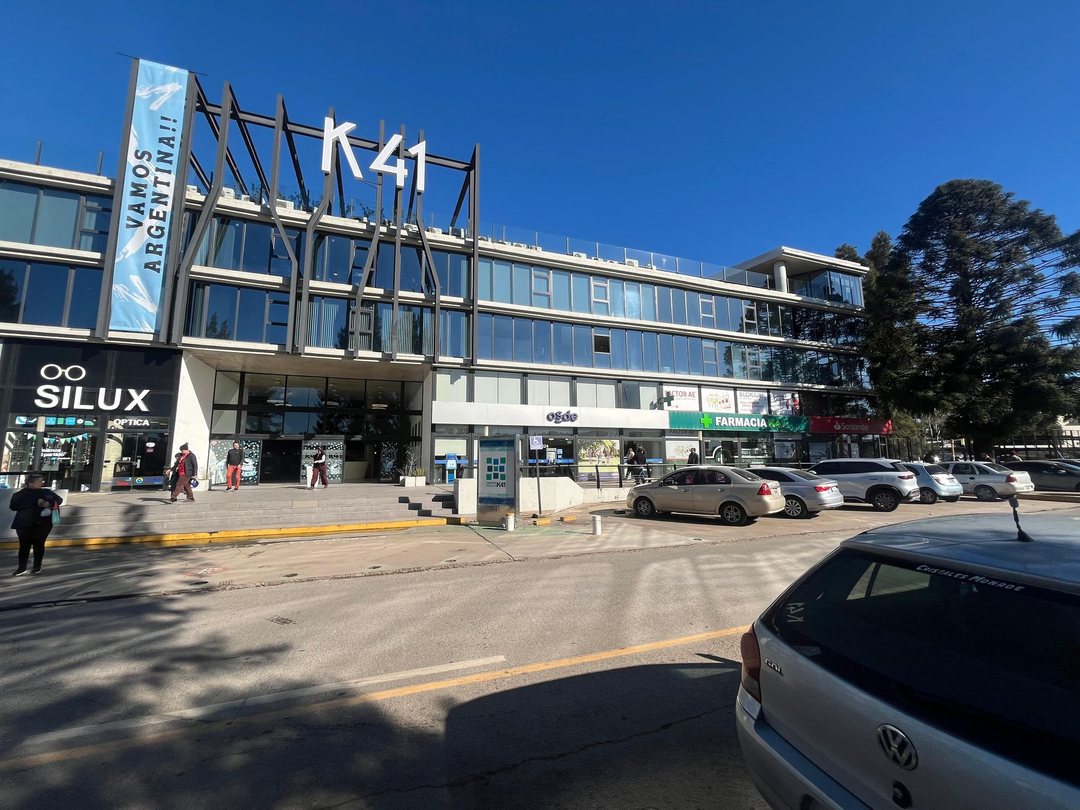 Alquiler oficina en 3er piso complejo empresarial