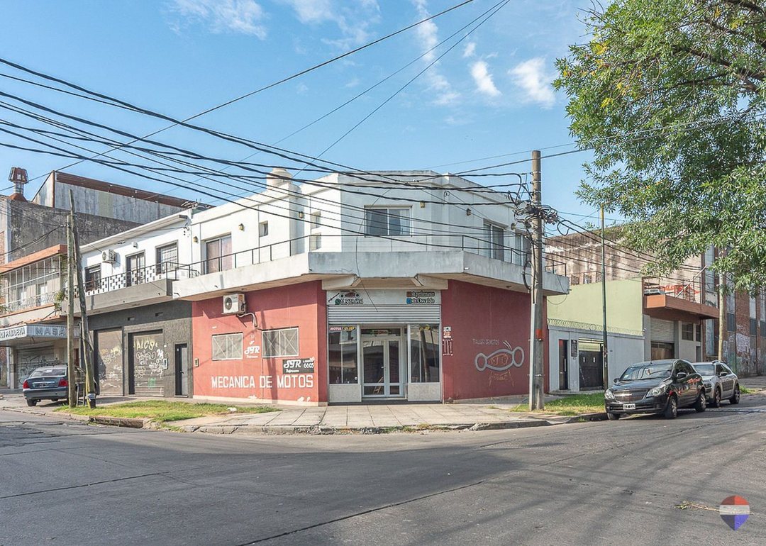 Alquiler Local comercial en esquina en  J L suarez
