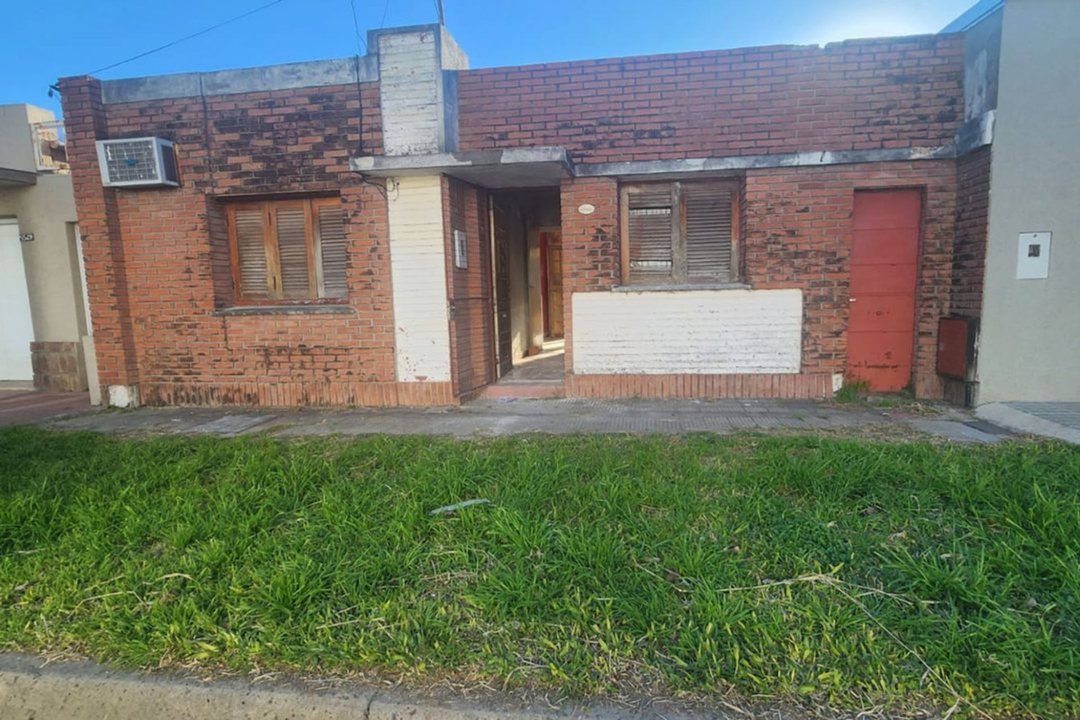 Casa a refaccionar en zona estratégica