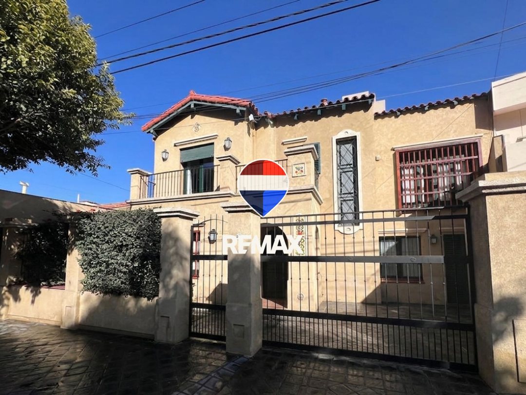 VENTA CASA ZONA MONUMENTO 4 DORMITORIOS CON PILETA