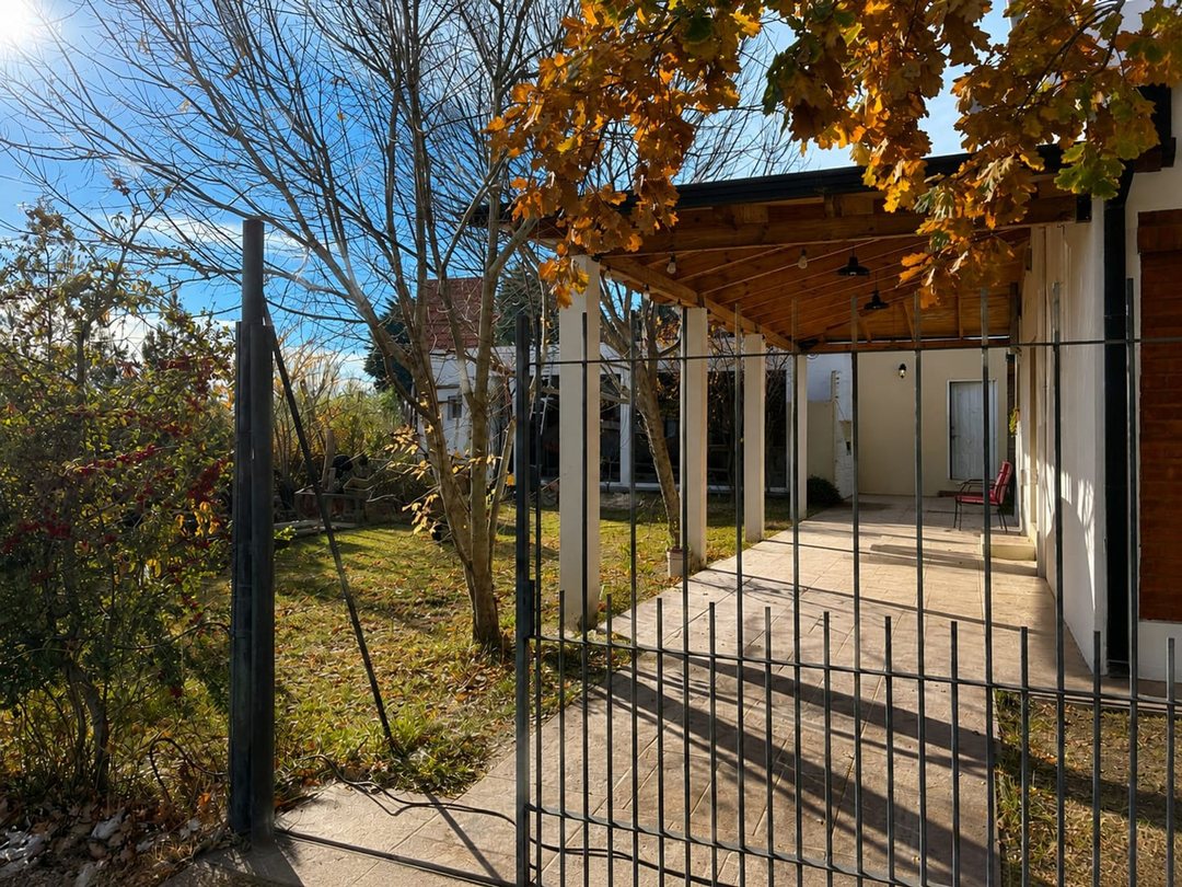 CASA EN VENTA  EN BARRIO ALIAGA EN GENERAL ROCA