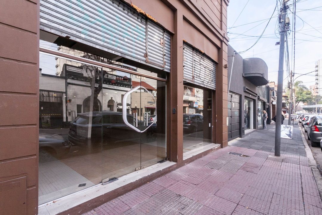 ALQUILER LOCAL COMERCIAL FONDO LIBRE 300M2 TOTAL