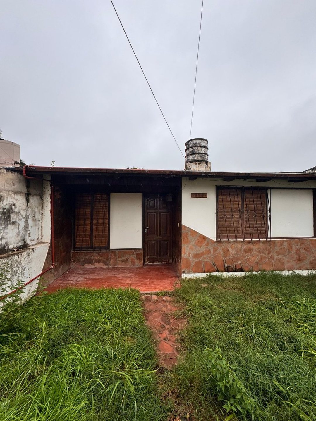 CASA EN VENTA EN BARRIO PANDO, ZONA SUR GOYA
