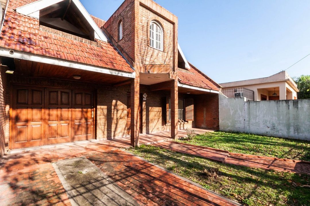 VENTA CASA 3 DORM, GARAGE, QUINCHO, PARQUE-GUILLÓN