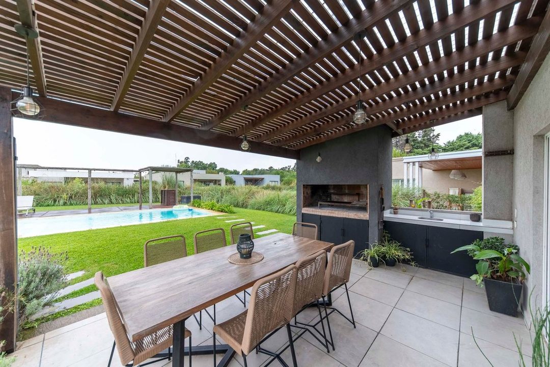 VENTA CASA 3 AMB C/PILETA STA LUCIA PILAR DEL ESTE