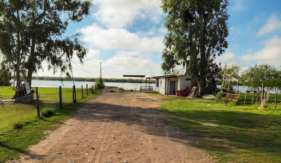 Se vende propiedad con lote al rio - Sauce Viejo