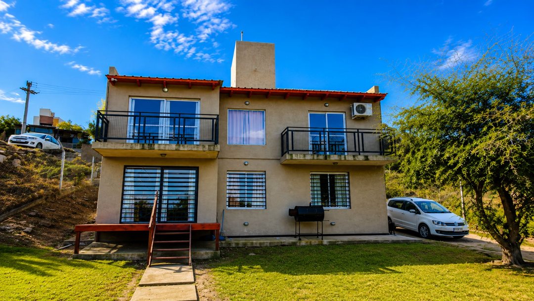 VENTA CASA 2 DORMITORIOS ESTANCIA VIEJA 2 PLANTAS