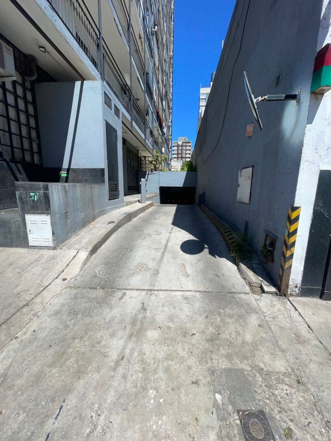 Venta cochera cubierta en Almagro buena ubicacion