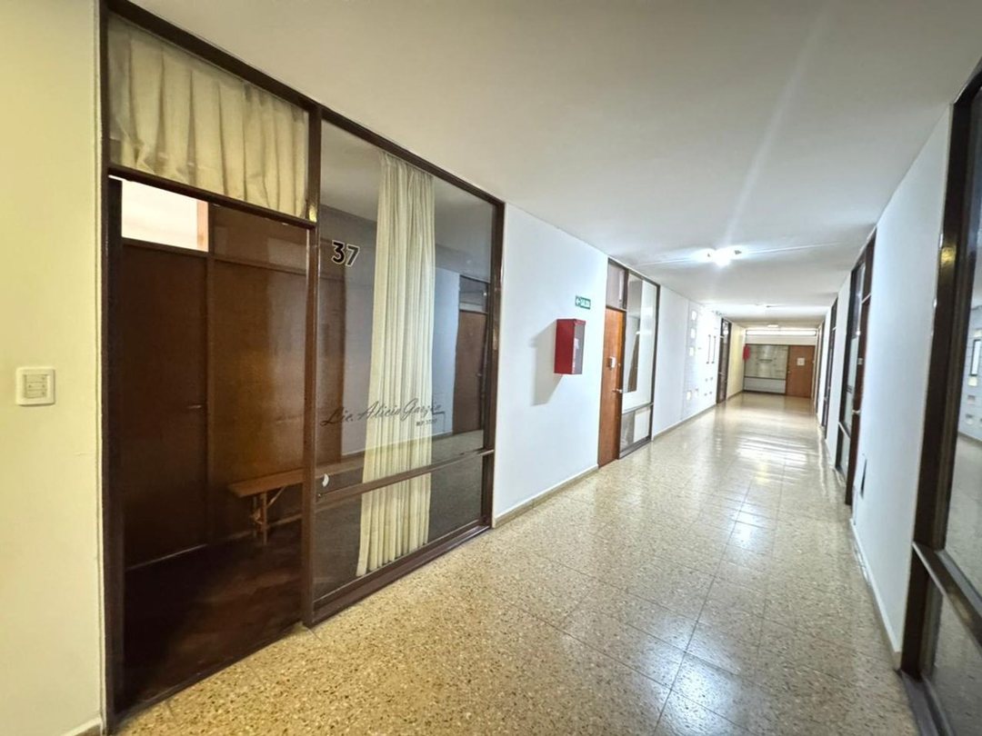 VENTA OFICINA B° CENTRO EXCELENTE UBICACION