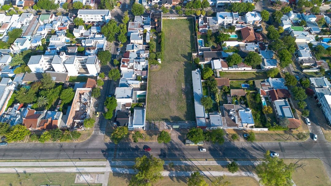 LOTE EN VENTA LA PLATA AVENIDA 32