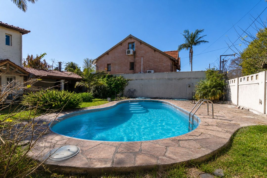 VENTA Casa 6 Amb. Con Piscina y Quincho en PALOMAR