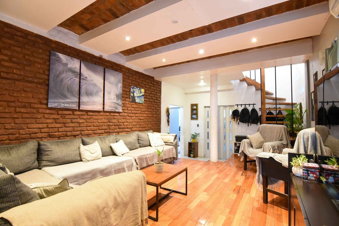 Venta casa 6 amb cochera jardín pileta en Caseros
