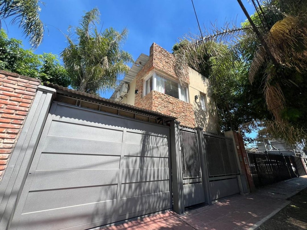 VENTA CASA 4 AMB. C/ GARAGE - ITUZAINGO