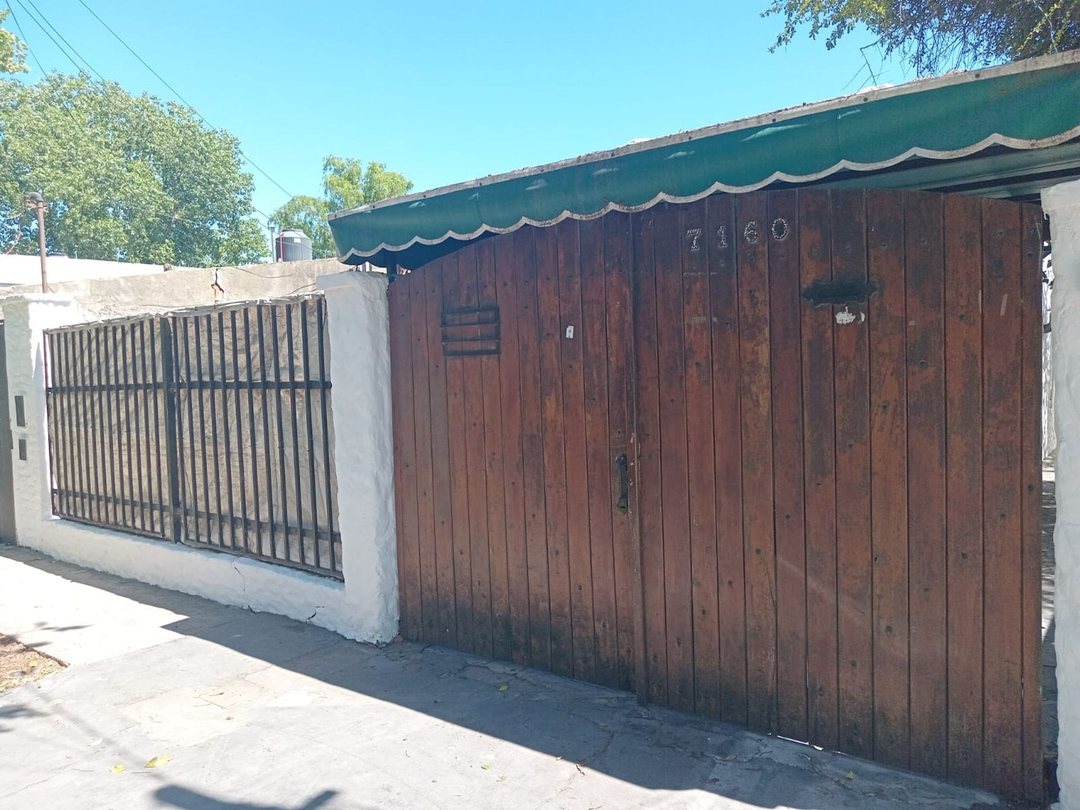 CASA EN VENTA 3 DORMITORIOS GODOY CON PILETA
