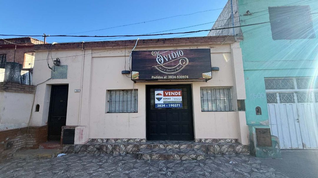 Casa de 2 Dormitorios en Venta Sobre Avenida