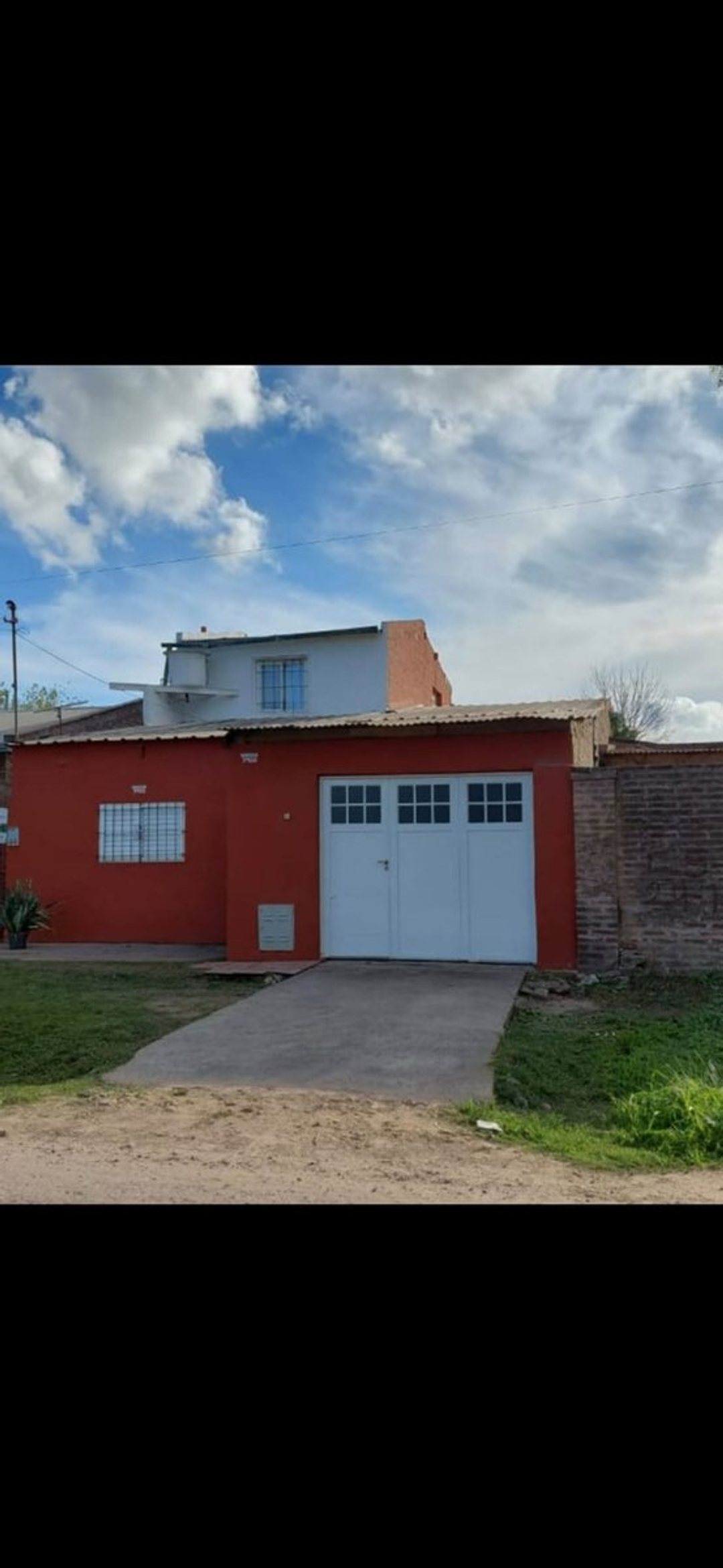 CASA AMPLIA EN BARRIO TRANQUILO-GRAN POTENCIAL