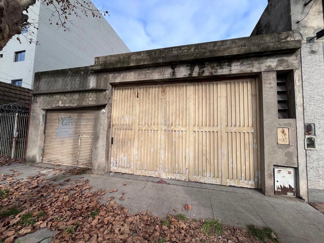 Galpón con local a refaccionar en venta - Lanús O.