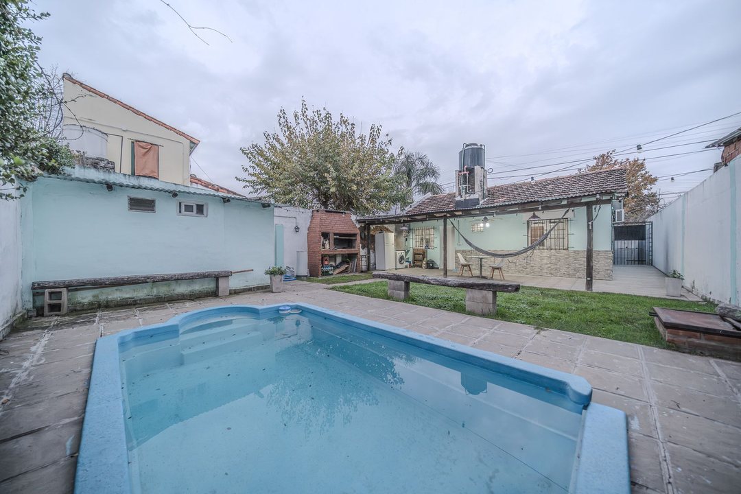 CASA 3 AMB C/ PILETA, PARRILLA, COCHERA- ITUZAINGO