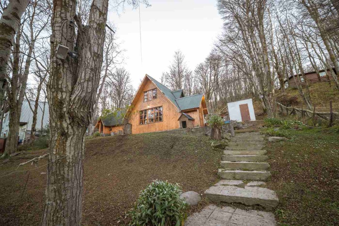 VENTA DE CASA TIPO CABAÑA + MONOAMBIENTE