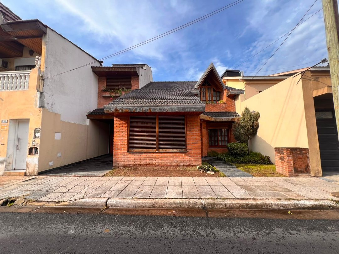 Casa 5 amb. Gran Parque, 2 cocheras . Ramos Mejia