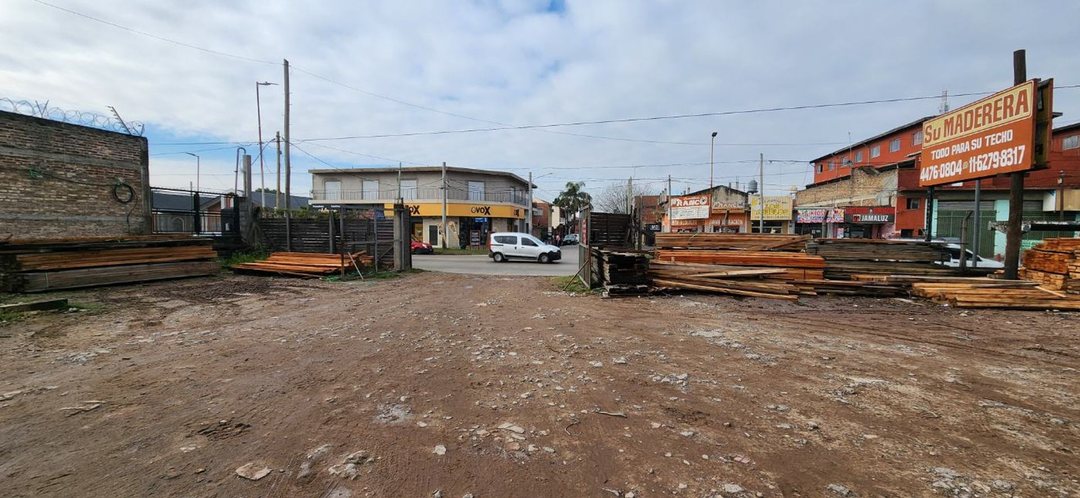 AQUILERDE IMPORTANTE PREDIO COMERCIAL EN ISIDRO C
