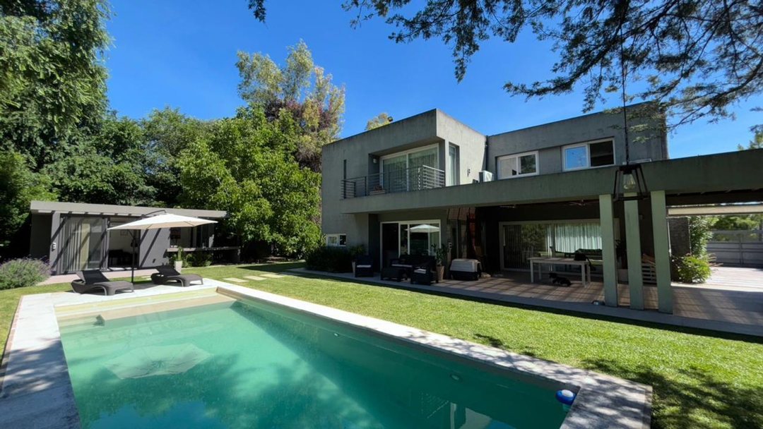 CASA EN VENTA VILLA ELISA 3 DORMITORIOS PARQUE