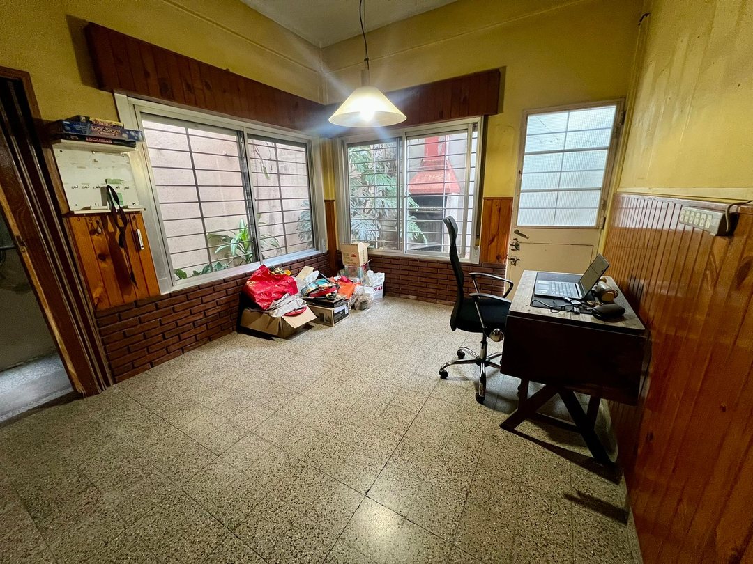 Venta, casa a refaccionar Lanus Oeste.