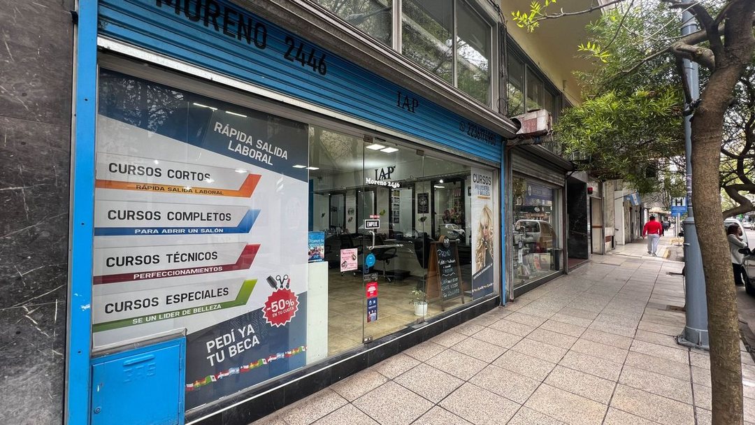 Venta  2 Locales Comerciales en Block Centro
