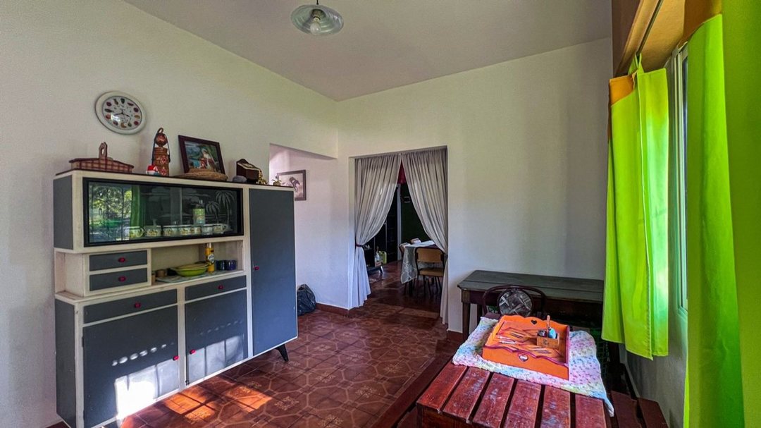 VENTA DE CASA 3 AMBIENTES CON PARQUE.