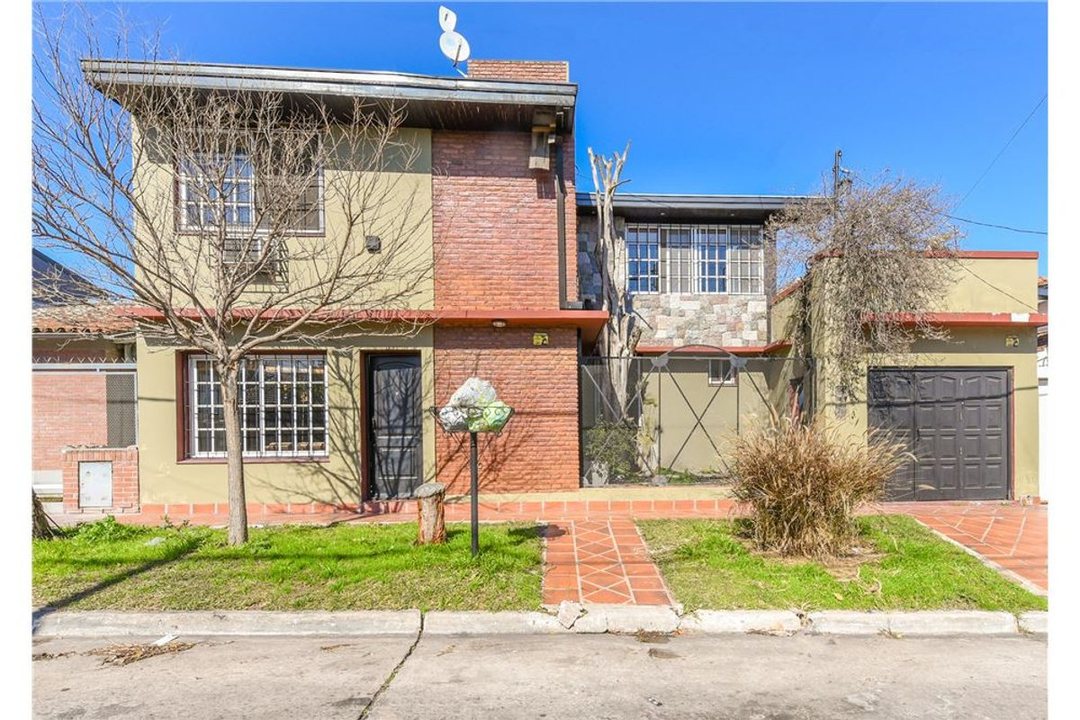 VENTA CASA PH 4 AMBIENTES QUINCHO COCHERA QUILMES