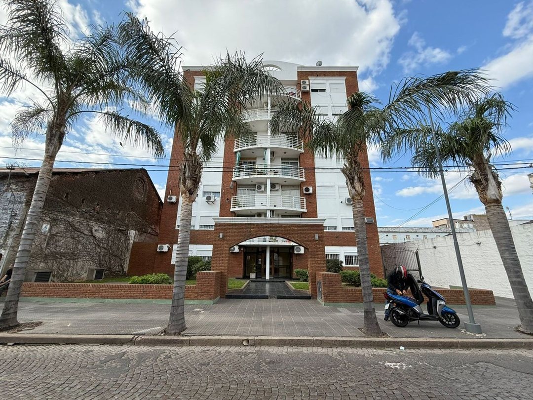 VENTA DEPARTAMENTO DE DOS DORMI CENTRICO APTO CRED