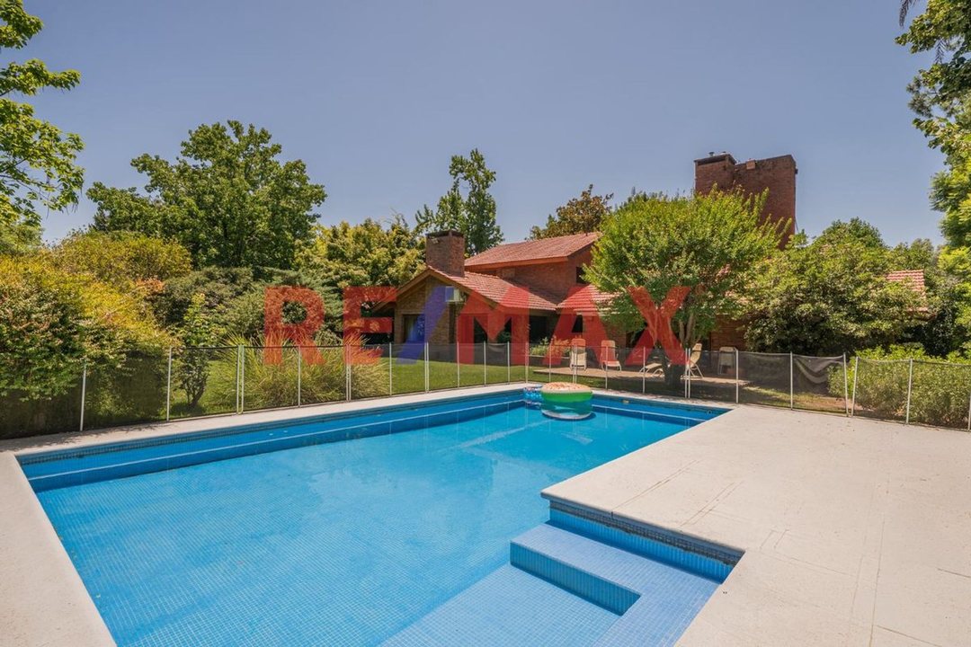 OPORT. CASA CON PILETA EN GRAN TERRENO _ HIGHLAND