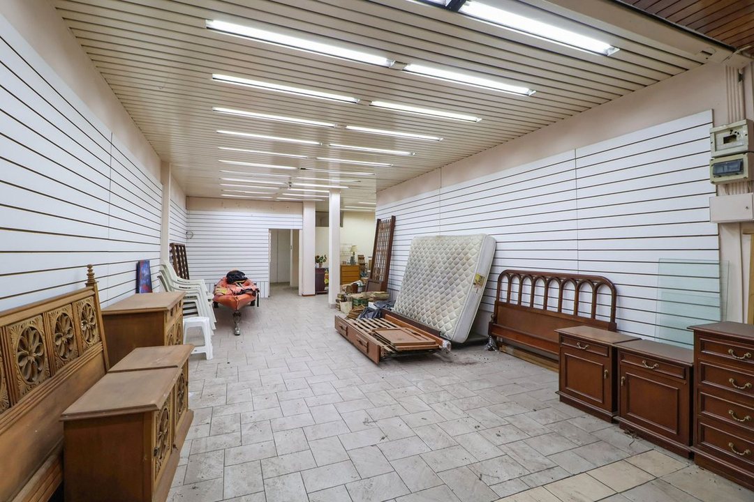 VENTA  CASA 5 amb / PARQUE y 2 LOCALES COMERCIALES