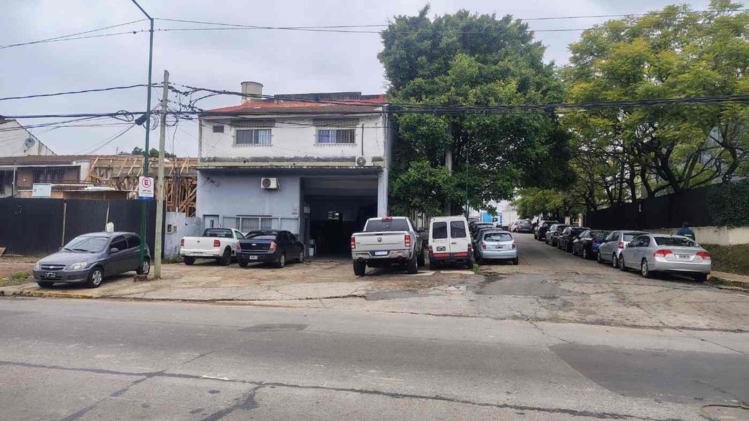 VENTA GALPÓN BECCAR CON 7 MONOAMB INDEPENDIENTES