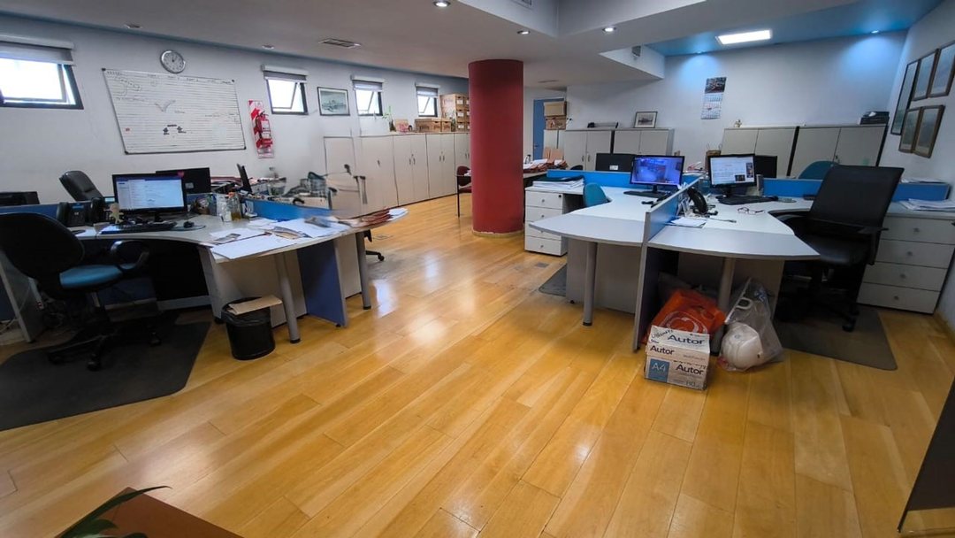 VENTA OFICINA 295 m2 EN PLANTA 8 COCHERAS
