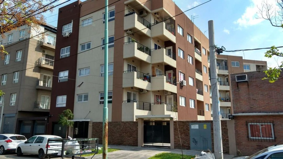 VENTA DPTO 2 AMB C/COCHERA EN MERLO