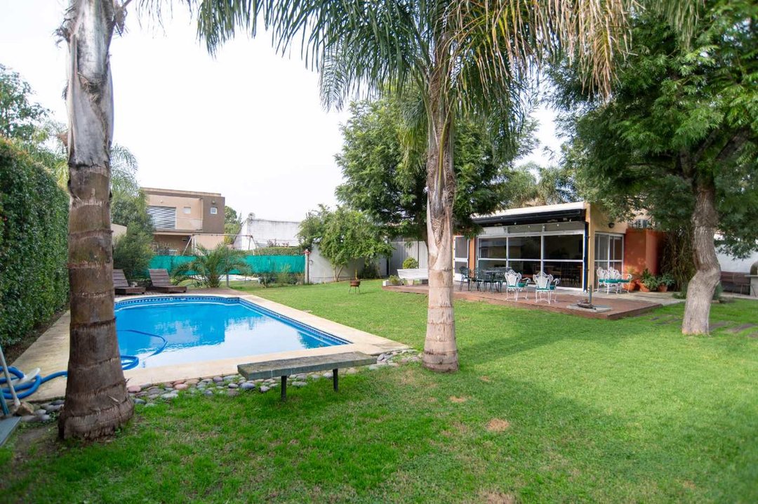Casa en Venta Villa Elisa tres domitorios pileta