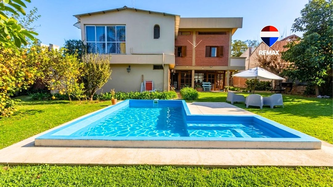 CASA VENTA GRAND BOURG CON PILETA Y TERRENO 900M2