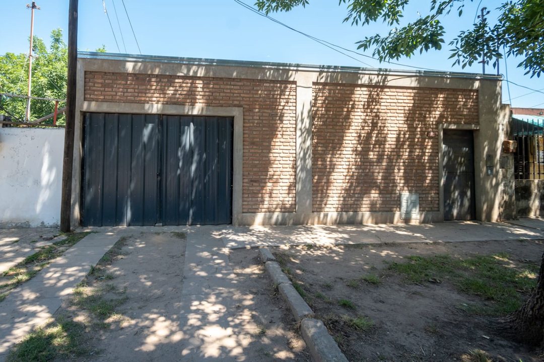 VENTA CASA 2 DORMITORIOS CON PATIO